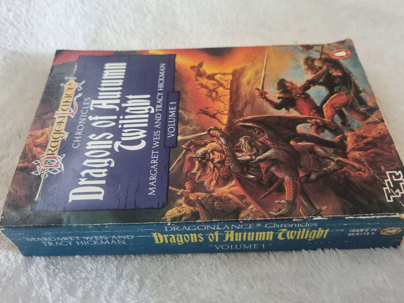 Dragonlance: Dragons of Autumn Twilight - Margaret Weis & Tracy Hickman