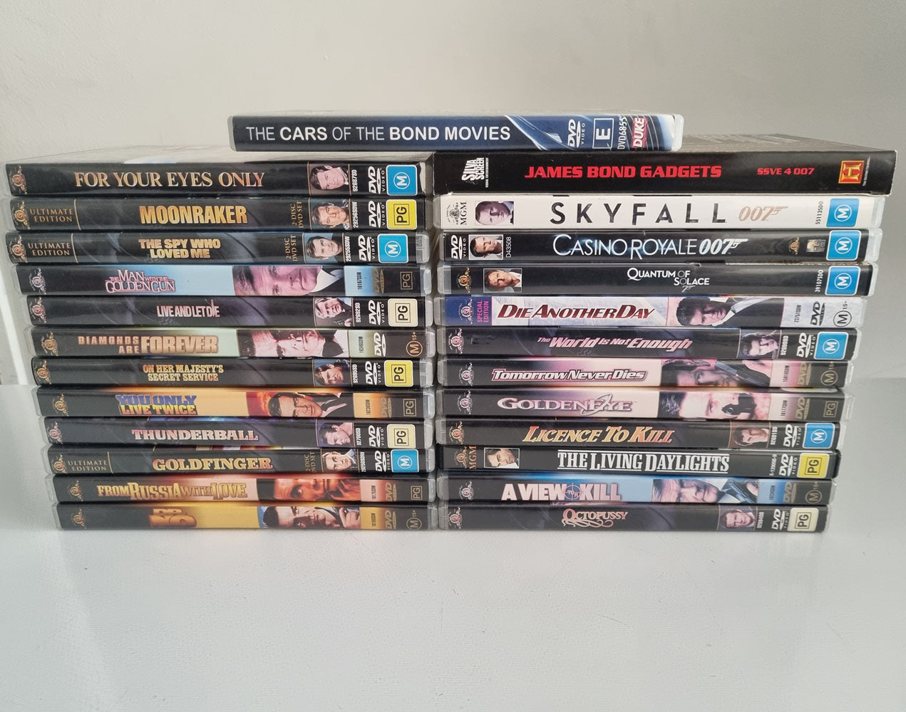 James Bond 007 23 Movie Collection and Bonus documentaries (DVD)
