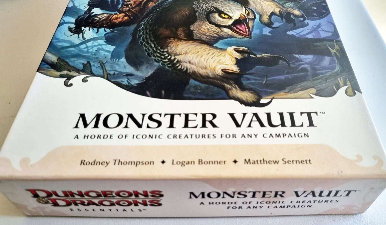 Dungeons and Dragons Essentials - Monster Vault (4e) Default Title