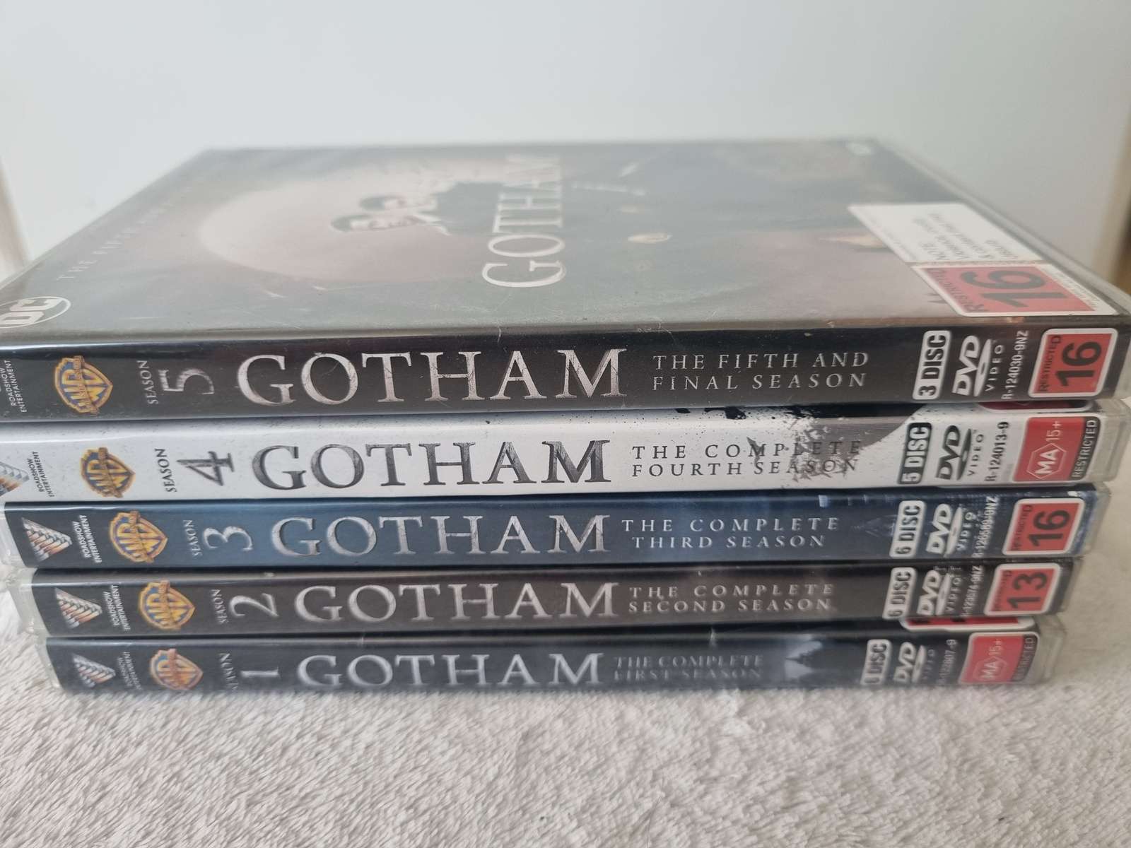 Gotham The Complete Series 1-5 26 Disc Set