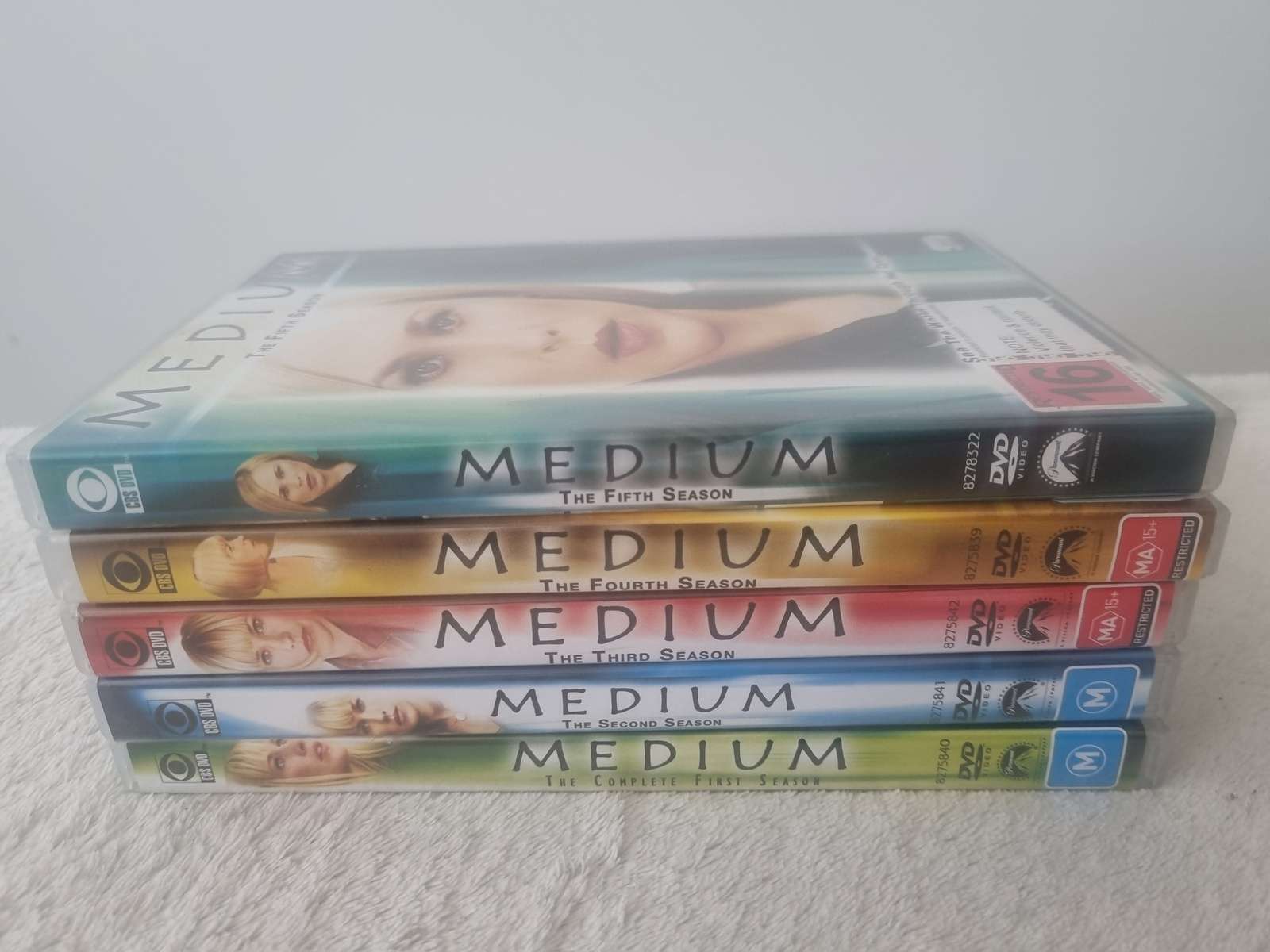 Medium Complete Seasons 1, 2, 3, 4, 5 DVD