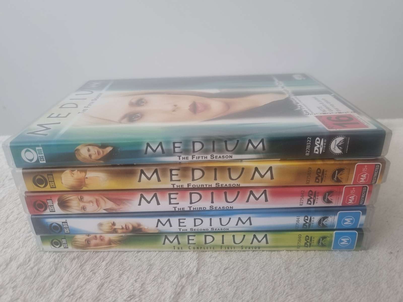 Medium Complete Seasons 1, 2, 3, 4, 5 (DVD)