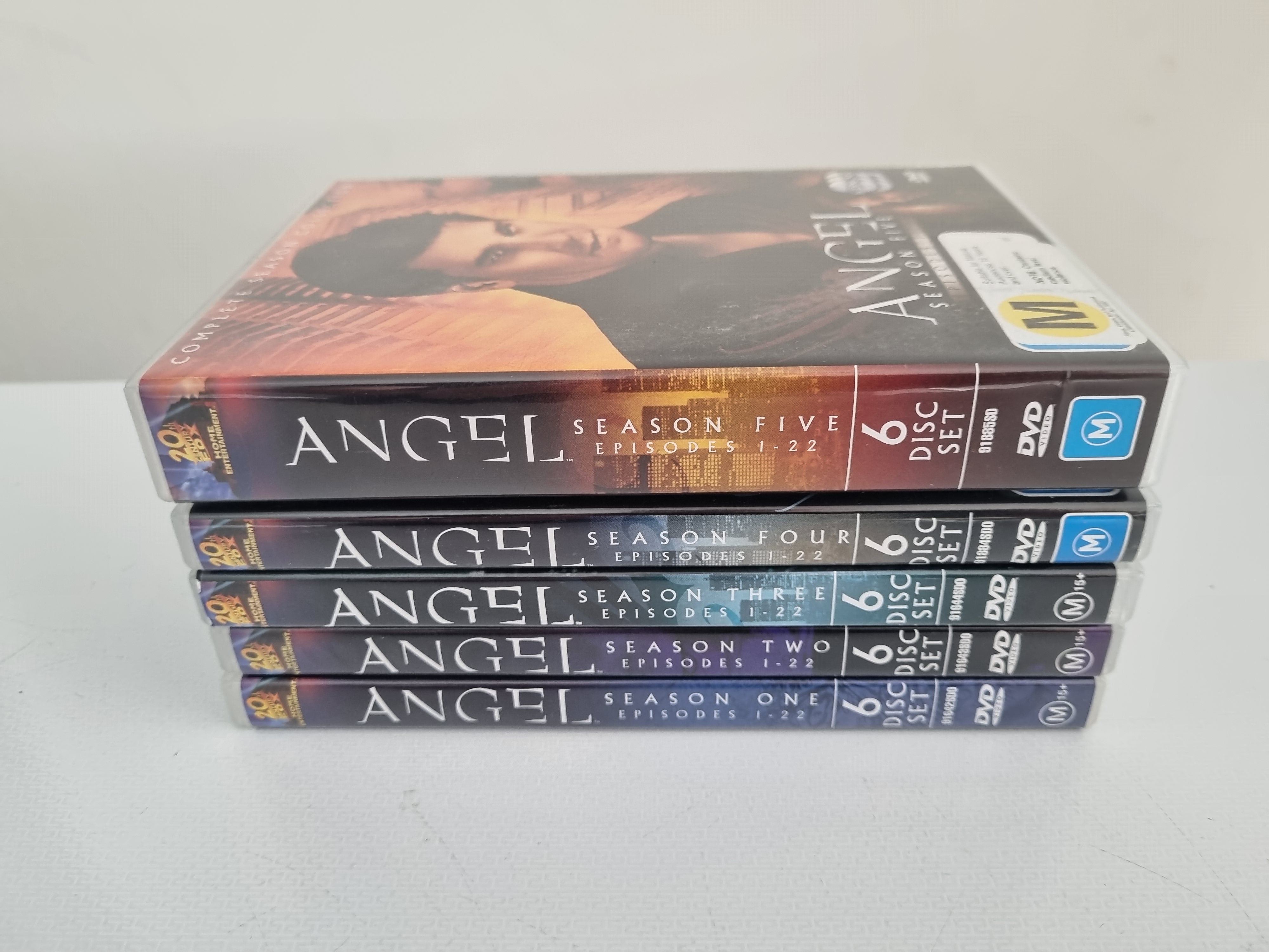 Angel: The Complete Collection (Seasons 1 - 5) (DVD)